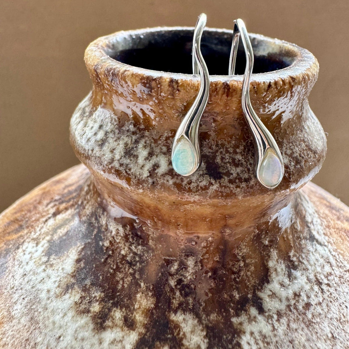 OPHIARA – Opal-Ohrhänger aus 925er Silber