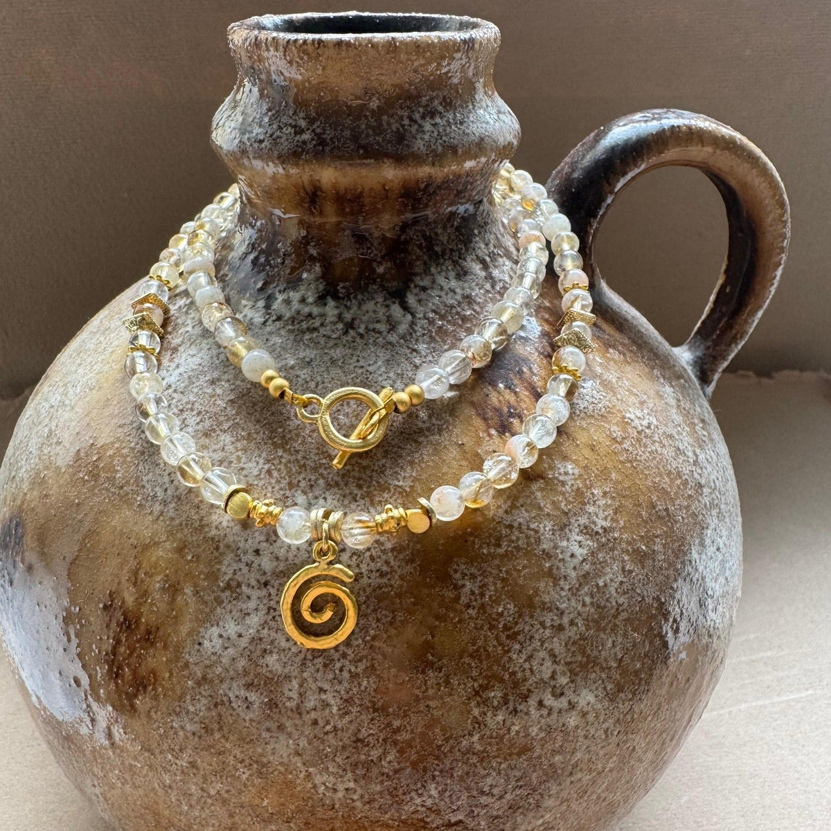 VIREA – Citrin-Quarz-Halskette mit 22 Karat goldplattiertem Spiralverschluss